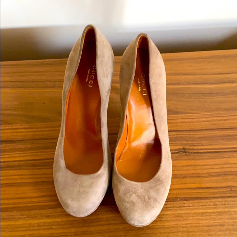 Mushroom colored Suede Pumps